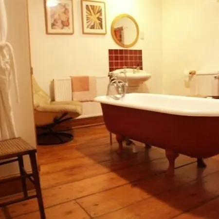 Temple Nocleg ze śniadaniem 4*